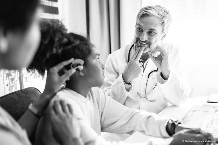 This image depicts a doctor communicating with a minor that is experiencing hearing loss. The minor is also wearing a hearing aid. Supportive hearing systems is based in Canada and has voice amplifiers, personal fm systems, listening devoices and soundfield systems for purchase.